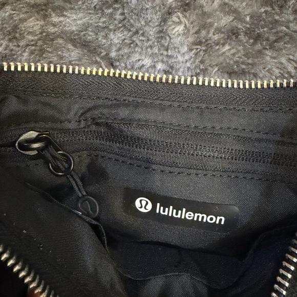 lululemon Classic Black Mini Shoulder Bag 1L - Picture 3 of 5